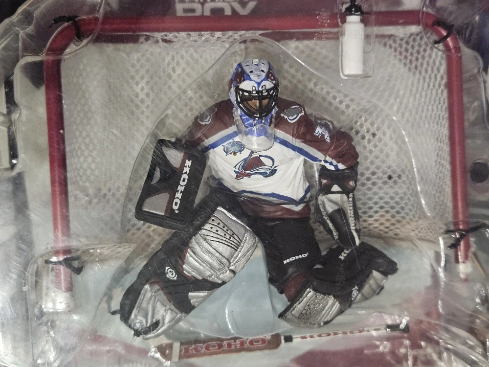 McFarlane figurka Patrick Roy bílý dres