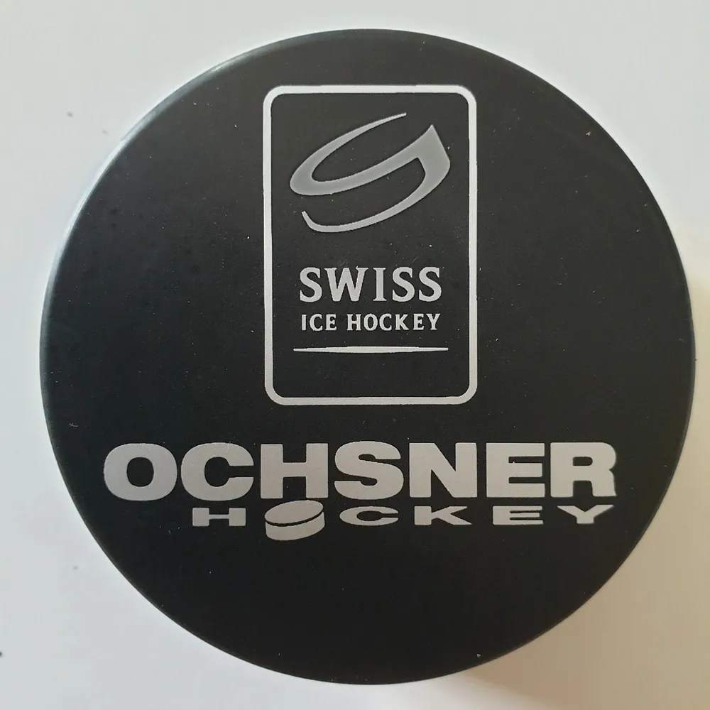 Hokejový puk Monthey Leysin Champery 2017
