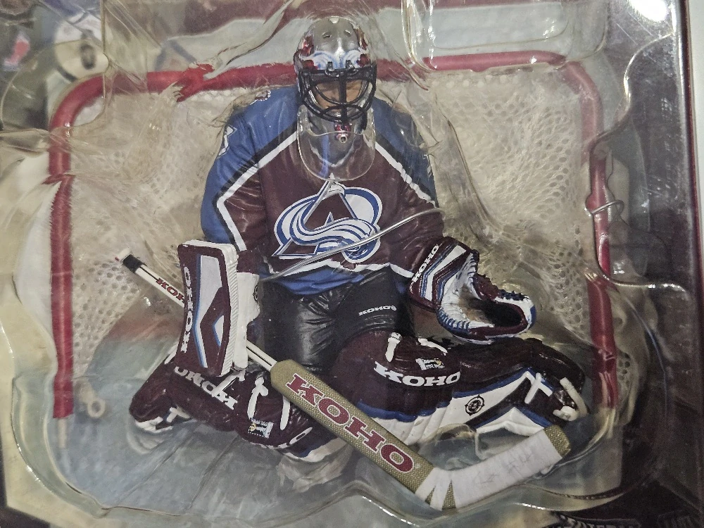 McFarlane figurka Patrick Roy tmavý dres