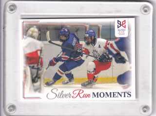Adam Jiříček stíhá útočníka Hughese LC Hlinka a Gretzky Cup 2023 Silver Run Moments č.SRM-14
