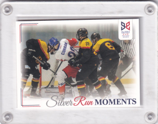  Curran před bránou zaměstnává Němce  LC Hlinka a Gretzky Cup 2023 Silver Run Moments č.SRM-30