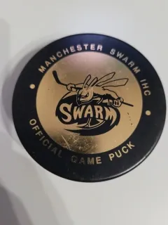 Hokejový puky - jednostranný -  Manchester Swarm IHC Game Puck     